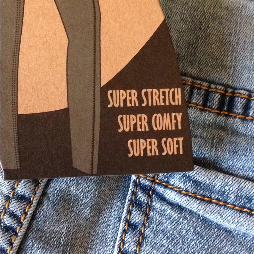 THE "MANDY" LIGHT BLUE DENIM SHORTS - Picture 3 of 7